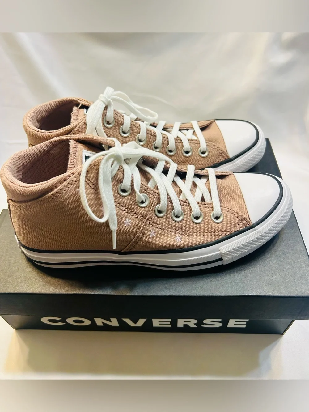 Converse Chuck Taylor All Star Madison Mid Lace-Up Embroidered Stars Sneakers